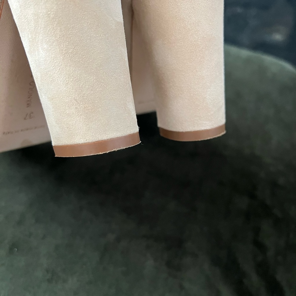 Manolo Blahnik Tucciototo Beige Suede Block Heel Pumps Size 37 - Picture 8 of 8